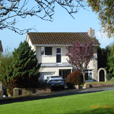 Detached House to let in Carmarthen